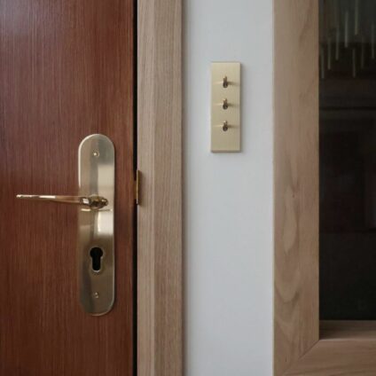 Architecture Décoration aménagement intérieur Coworking rue de Rouen Agence poignées portes détails Ducellier Devienne Paris