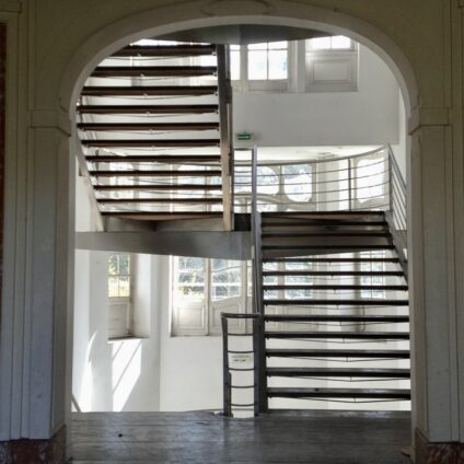 Architecture Décoration aménagement intérieur Château Saint Léger Escalier Agence Ducellier Devienne Paris
