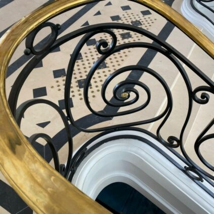 Architecture Décoration aménagement intérieur Château Saint Léger rampe escalier Agence Ducellier Devienne Paris