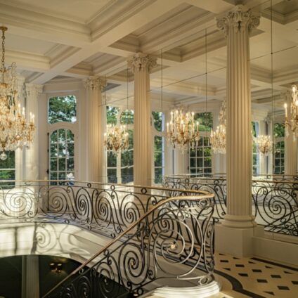 Architecture Décoration aménagement intérieur Château Saint Léger Escalier fer forgé Agence Ducellier Devienne Paris