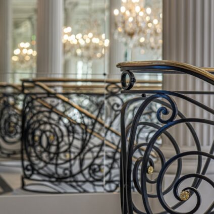 Architecture Décoration aménagement intérieur Château Saint Léger Escalier fer forgé Agence Ducellier Devienne Paris