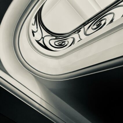 Architecture Décoration aménagement intérieur Château Saint Léger Rampe escalier fer forgé Agence Ducellier Devienne Paris