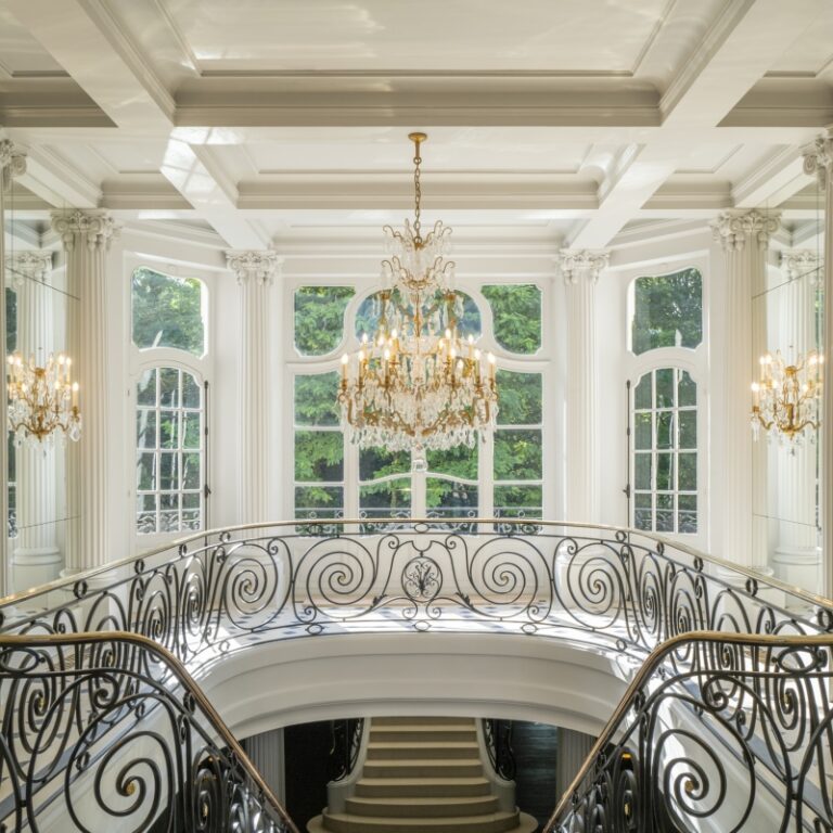 Architecture Décoration aménagement intérieur Château Saint Léger Grand Escalier Agence Ducellier Devienne Paris